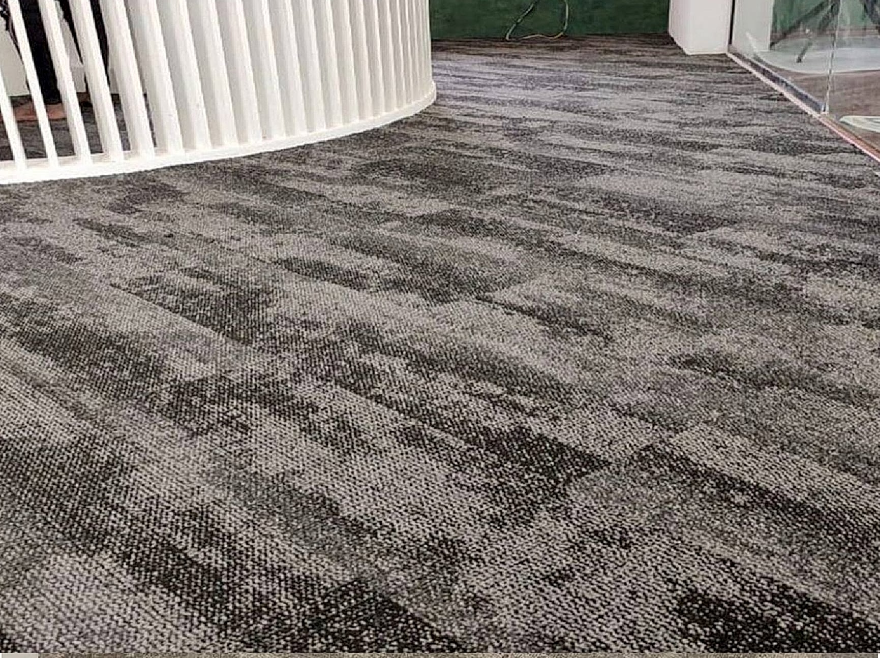 Saxony Uygulamali-14 25x100 plank kare ofis otel halısı karo halı ofis halısı 25x100 otel halısı