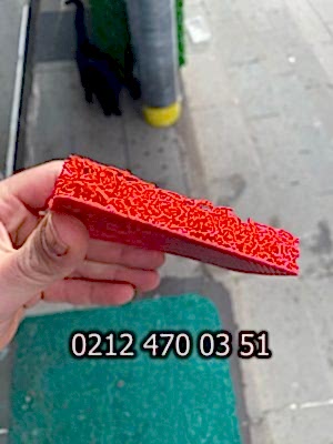Altı Kapalı Kıvırcık Paspas 14 mm – Gri / Kırmızı | 122 cm x 11 mt Rulo